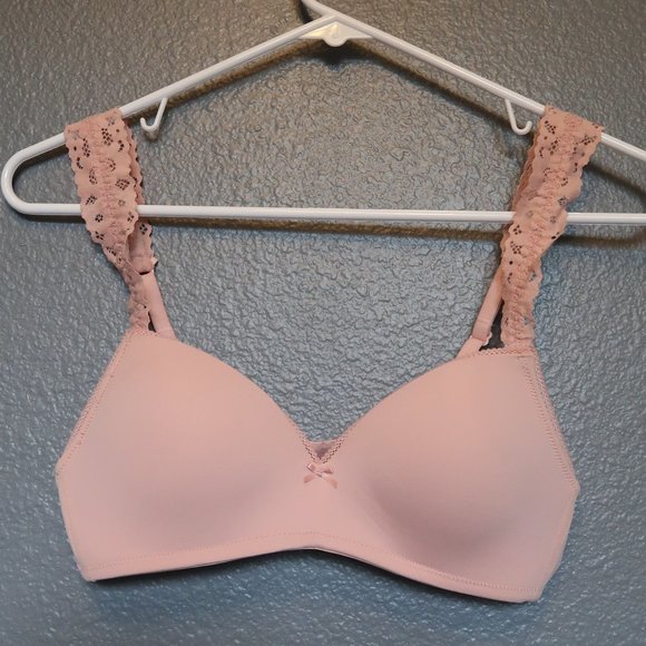 Pink Wireless Bra - Picture 1 of 7